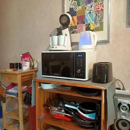 Confortable En Centre-ville + Parking Prive + Cour Apartment *
